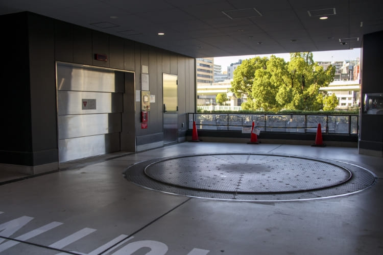 ターンテーブルの設置で切り返しを不要にする