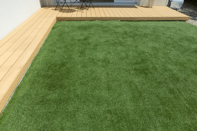 駐車場スペースをアウトドアリビングとして活用