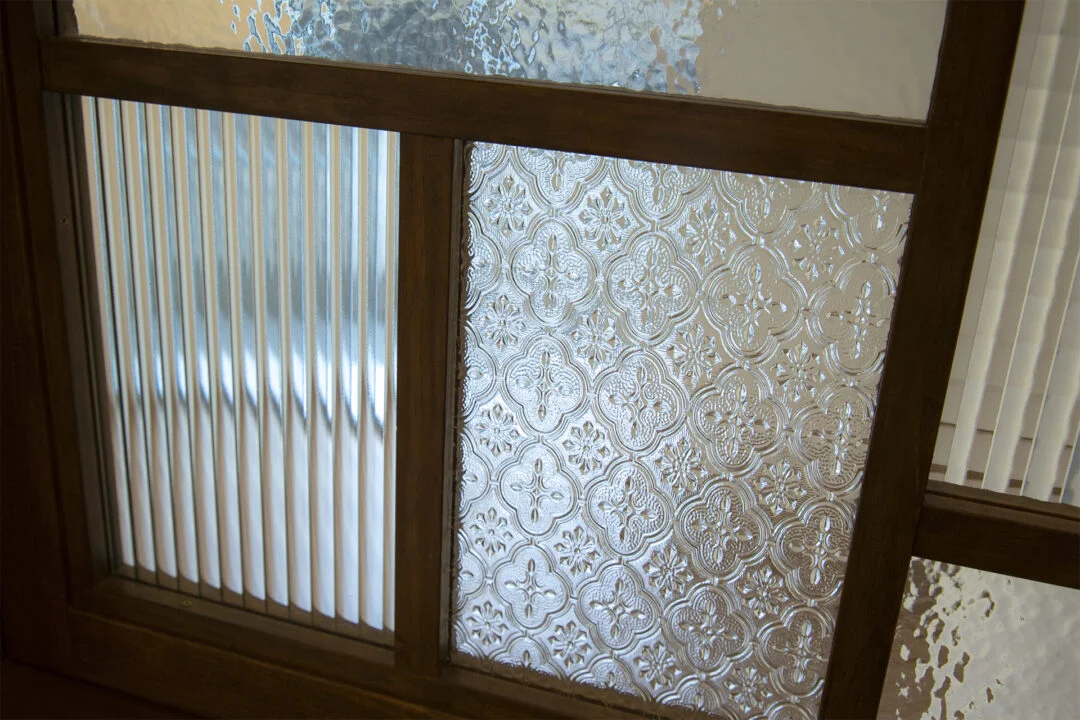 お洒落なデザインガラスが光を透す家　Ｎ様邸の画像