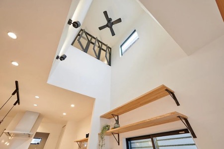 注文住宅の吹き抜けは後悔する？メリット・デメリットと快適な設計術の画像