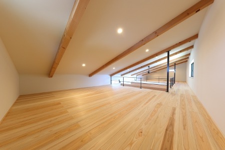 注文住宅に屋根裏部屋という余白を。収納だけではもったいない活用アイデアの画像