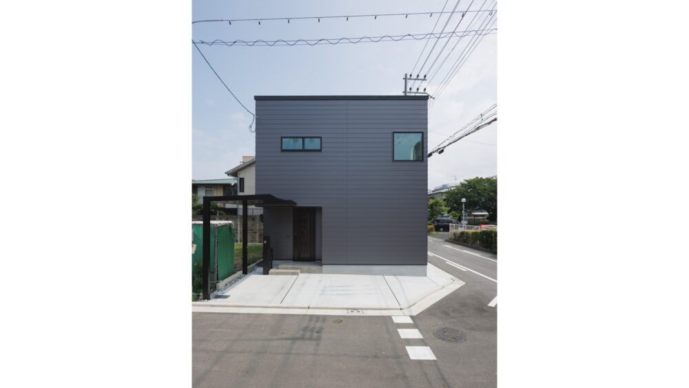 かっこよさと温かみが両立する“サーマルモダン”の家　T様邸の画像